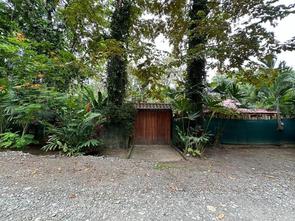 Mono Azul Cahuita Villa Exterior photo